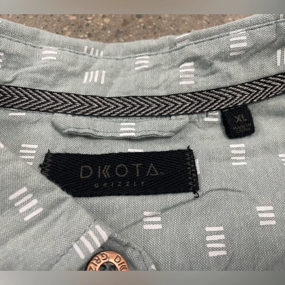 NWT Men's Dakota Grizzly Waylon Button Up Shirt size XL - Picture 8 of 9